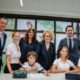 Bildungsminister besucht Sommerschule und zeigt sich begeistert